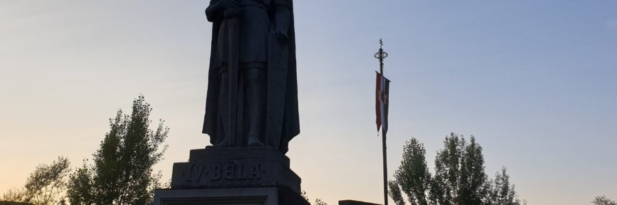 Újra lobog az országzászló Visegrádon – Zsitvay Tiborra emlékeztünk