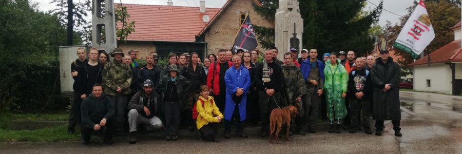Esőben, sárosan a Rongyos Gárda nyomában