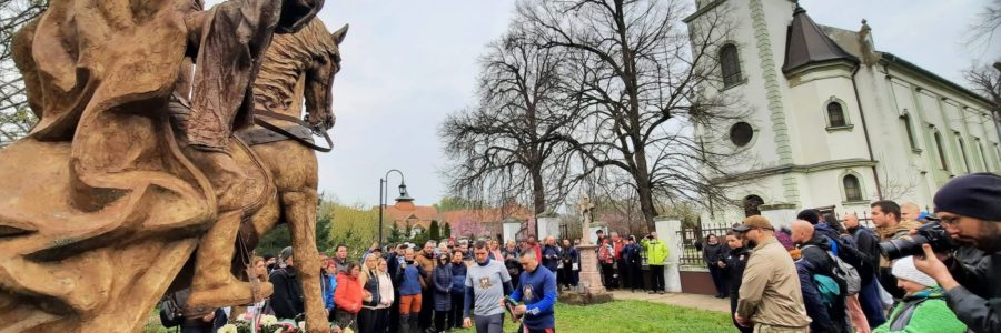 A hazajárás szobra és a közösség ereje – VII. Bácskai Hazajáró túra a Délvidéken