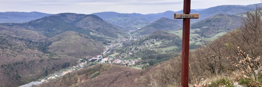 Karvaly-kő