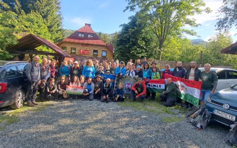 Családi asztal a Radnai-havasokban, ahová HAZAJÁRUNK